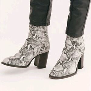 Free People Elle Block Heel Ankle Boots White Snake Effect Slouch Leather